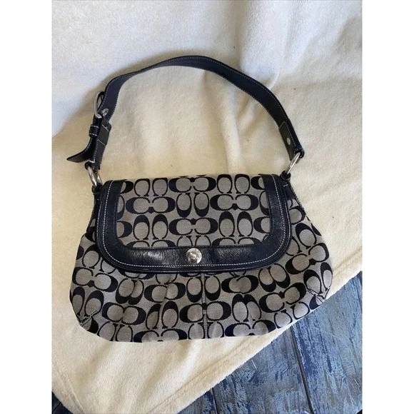 美品 Coach Soho Signature Shoulder Bag Coach Soho Signature Shoulder Bag